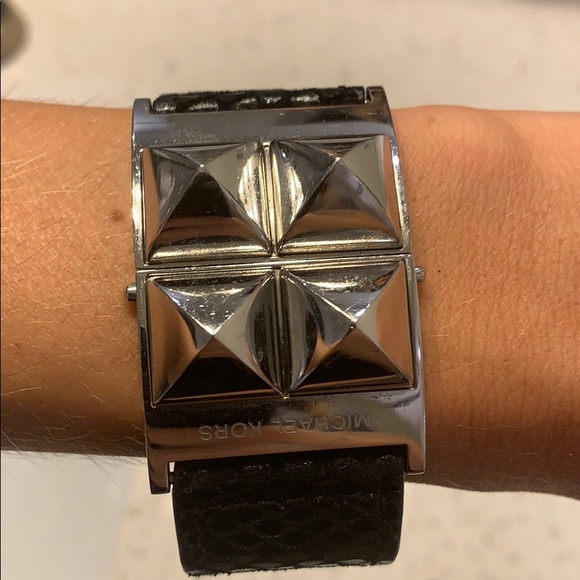 Michael Kors Snake Skin bangle - Picture 4 of 6